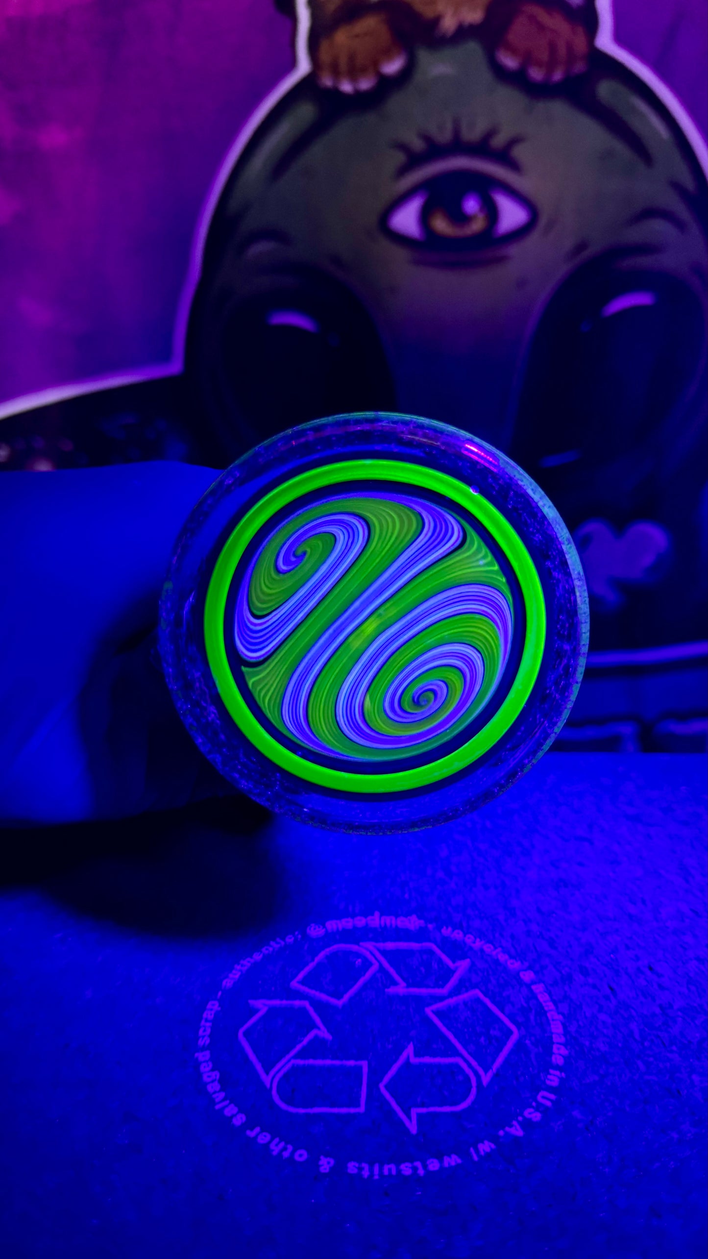 Lekseno glass